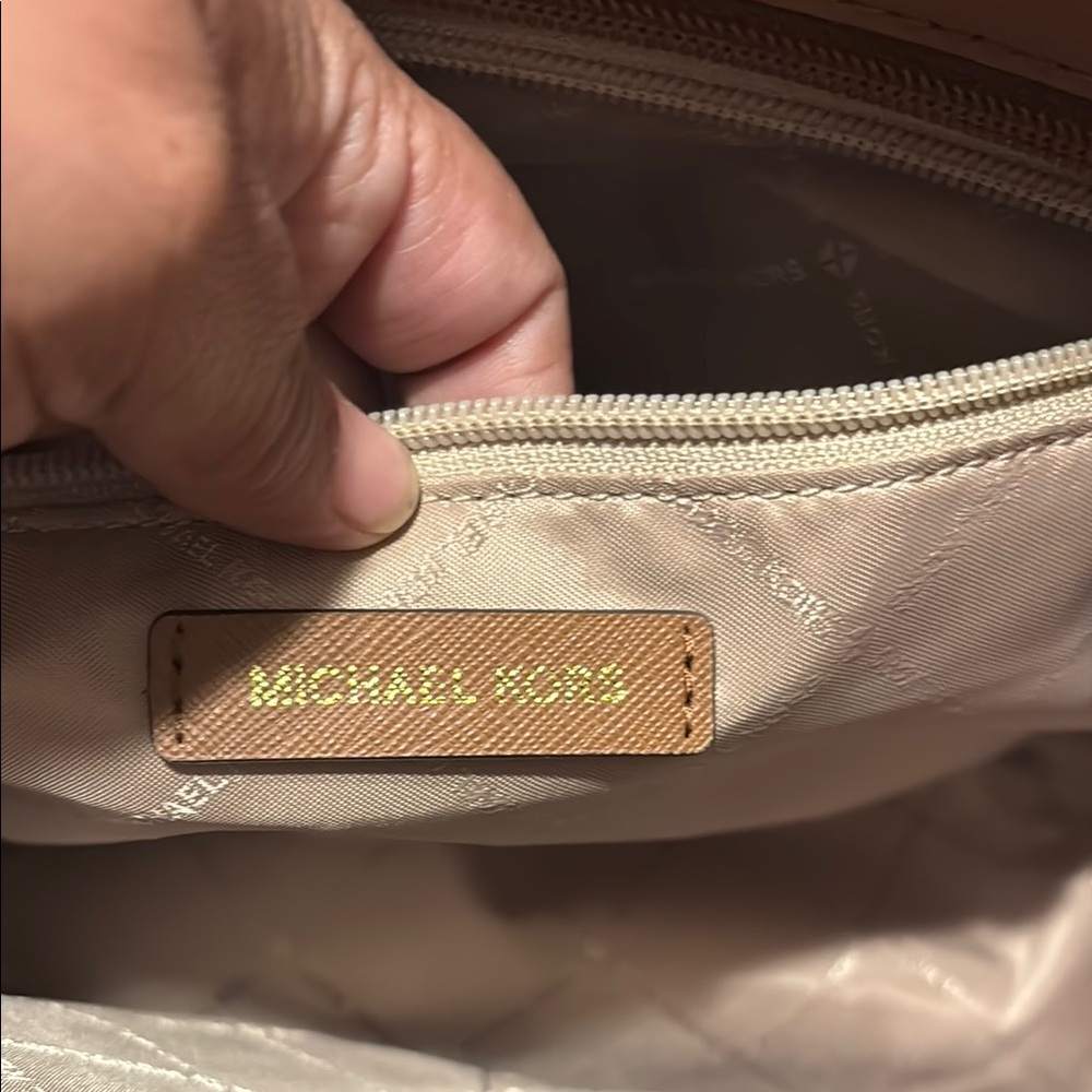 Michael Kors off white Tote Bag with Gold Hardware NWOT - Picture 7 of 14